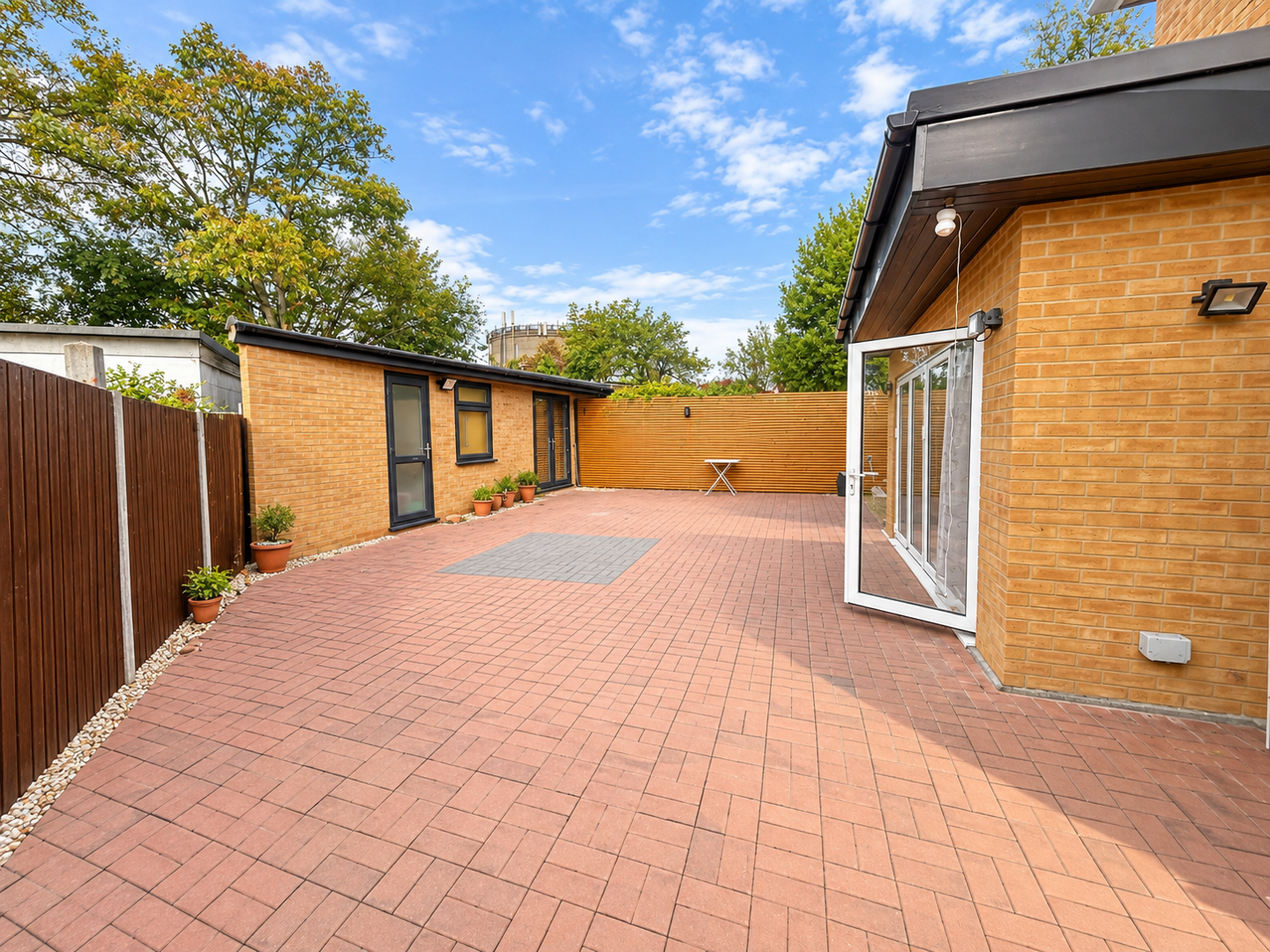 7 bed property in Selby Gardens, Southall